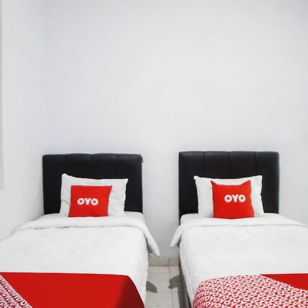 Super Oyo 91627 Wika Wiki Homestay Медан Екстер'єр фото