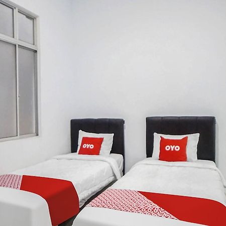 Super Oyo 91627 Wika Wiki Homestay Медан Екстер'єр фото