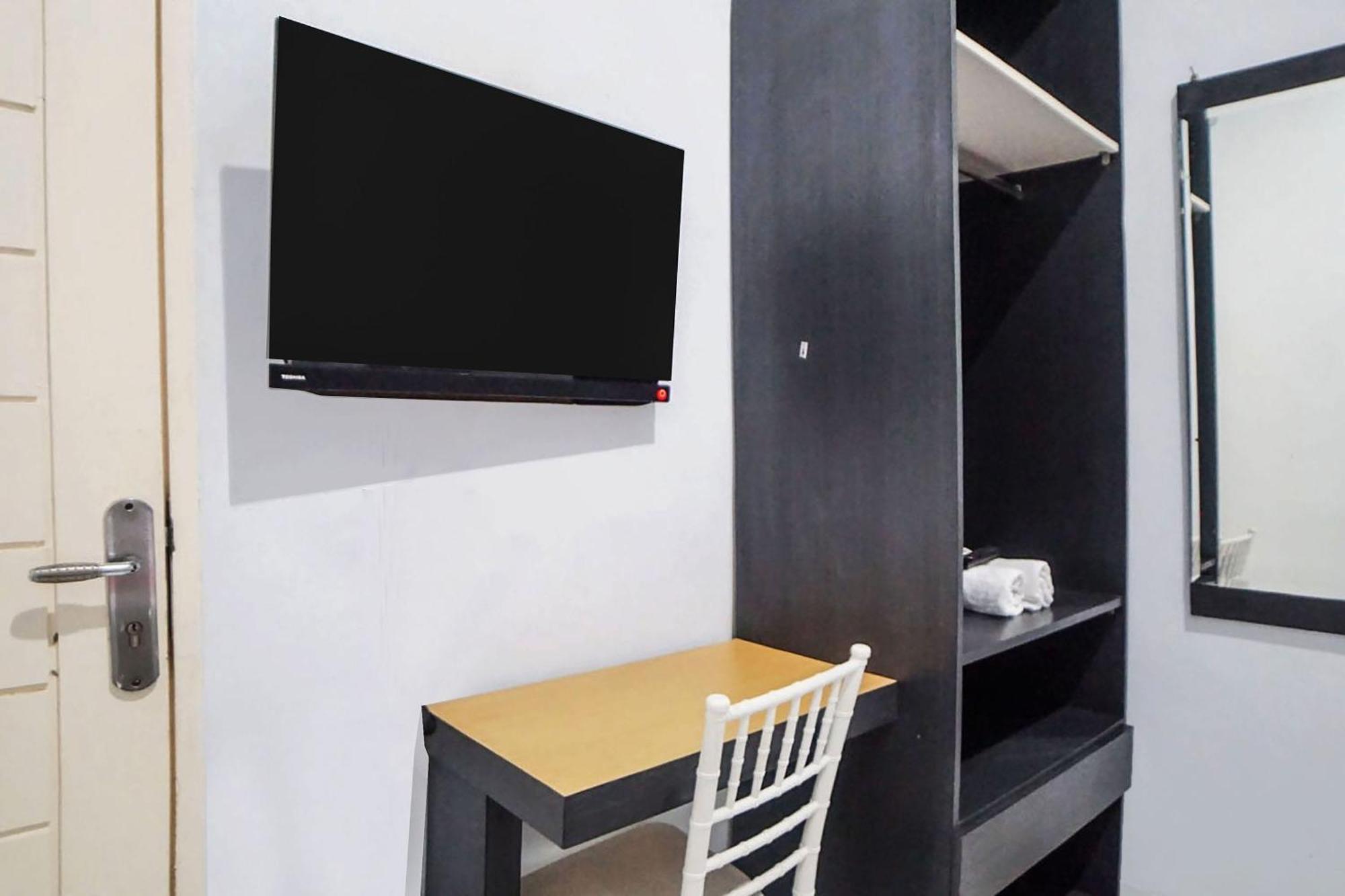 Super Oyo 91627 Wika Wiki Homestay Медан Екстер'єр фото